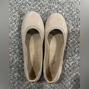 Nude Bandolino flats
